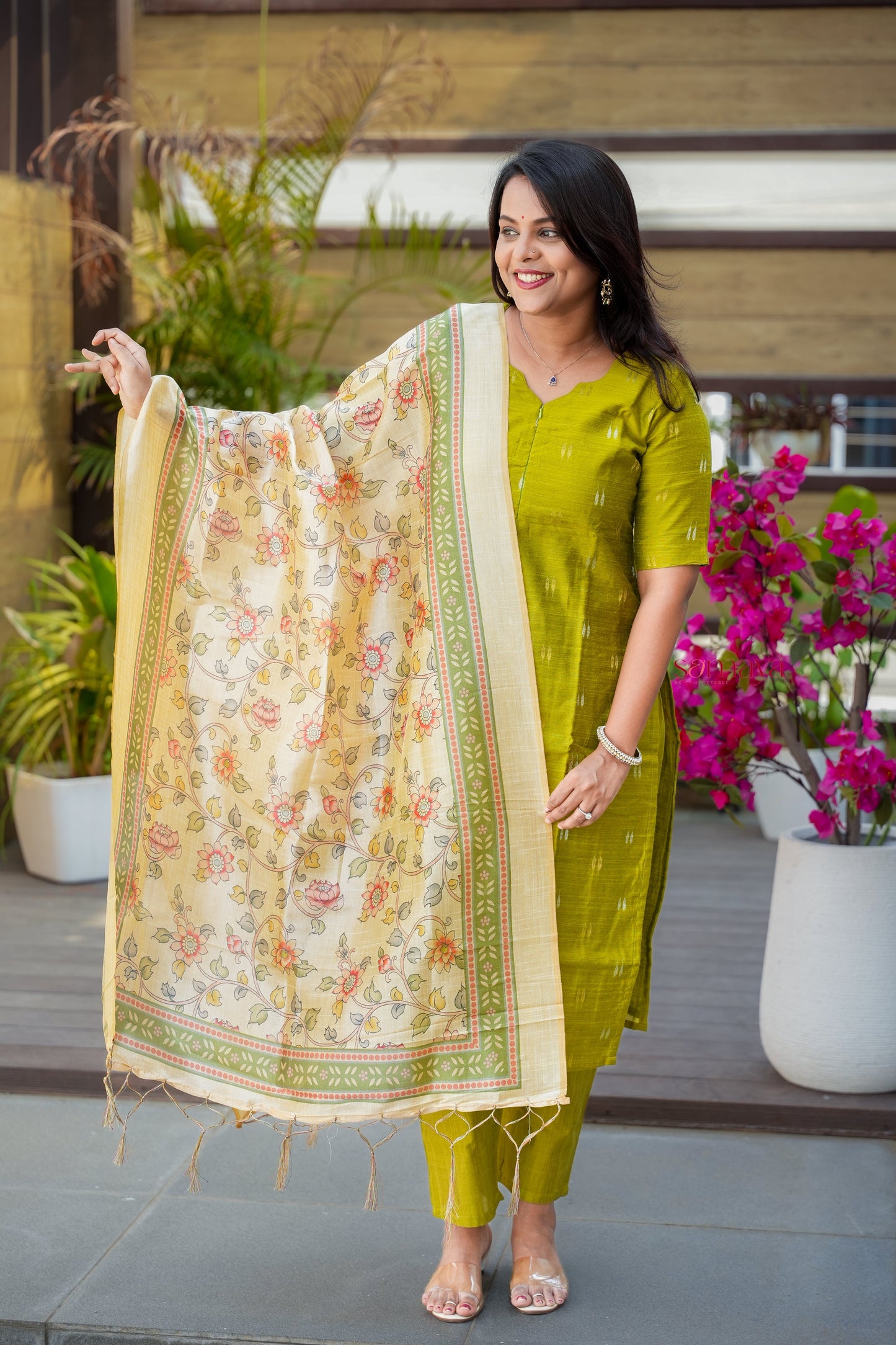 Magilini 3 piece raw silk suit set with Dupatta ( ready to dispatch)