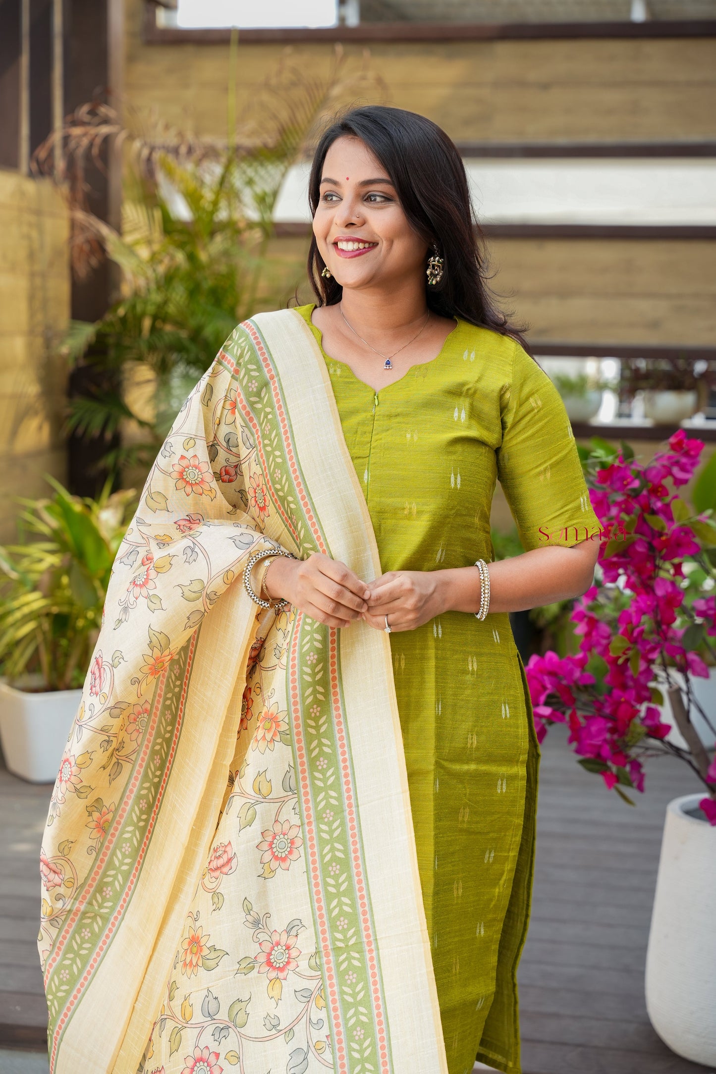Magilini 3 piece raw silk suit set with Dupatta ( ready to dispatch)