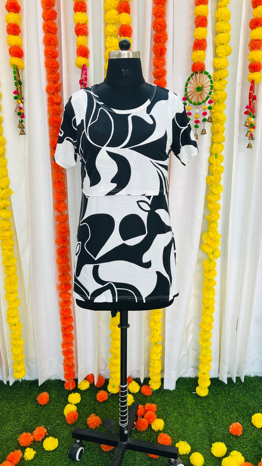 Maternity Black & White  T-shirt (light weight)